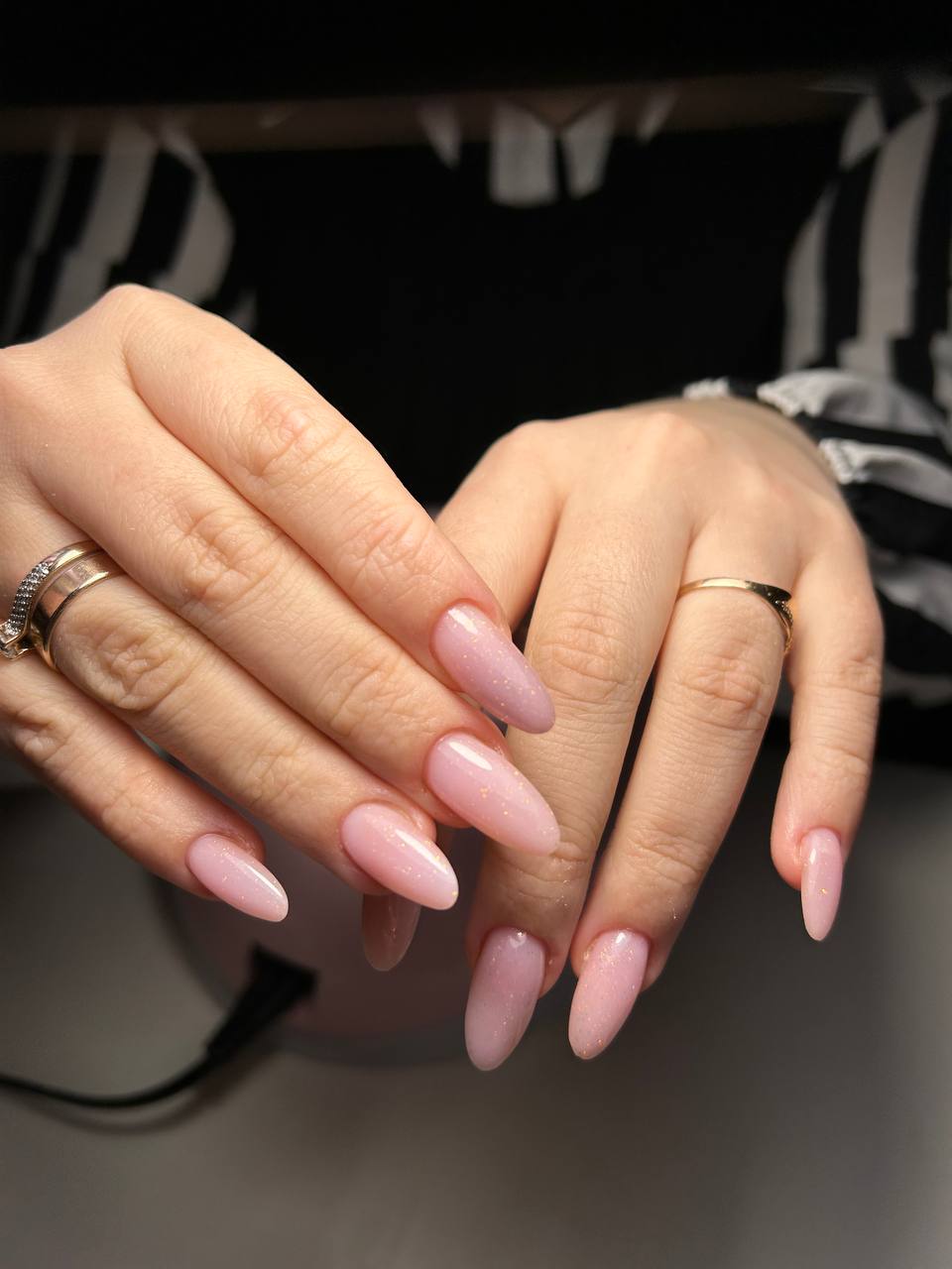 Ніжно-рожевий з блискітками